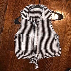 Collared Tie-up Crop Top